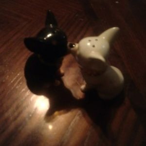 salt an pepper shaker